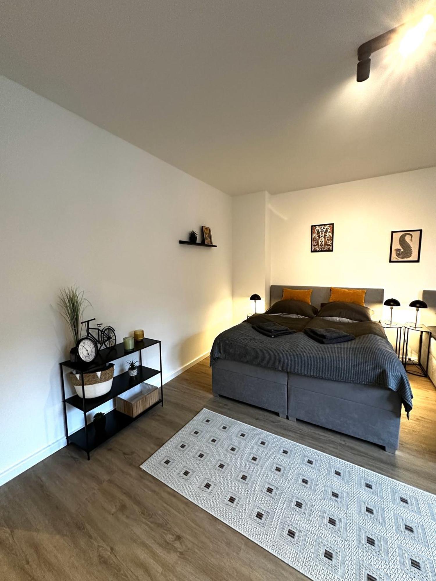 Rtr Essen - Fuer Bis Zu 8 Personen - Voll Ausgestattet - Zentral Limbecker Platz - Messe - Uniklinikum - Smart Tv - Modern Apartment Exterior photo